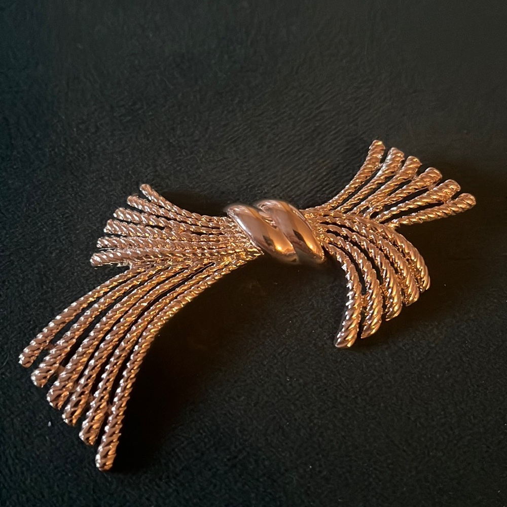 Large Broach